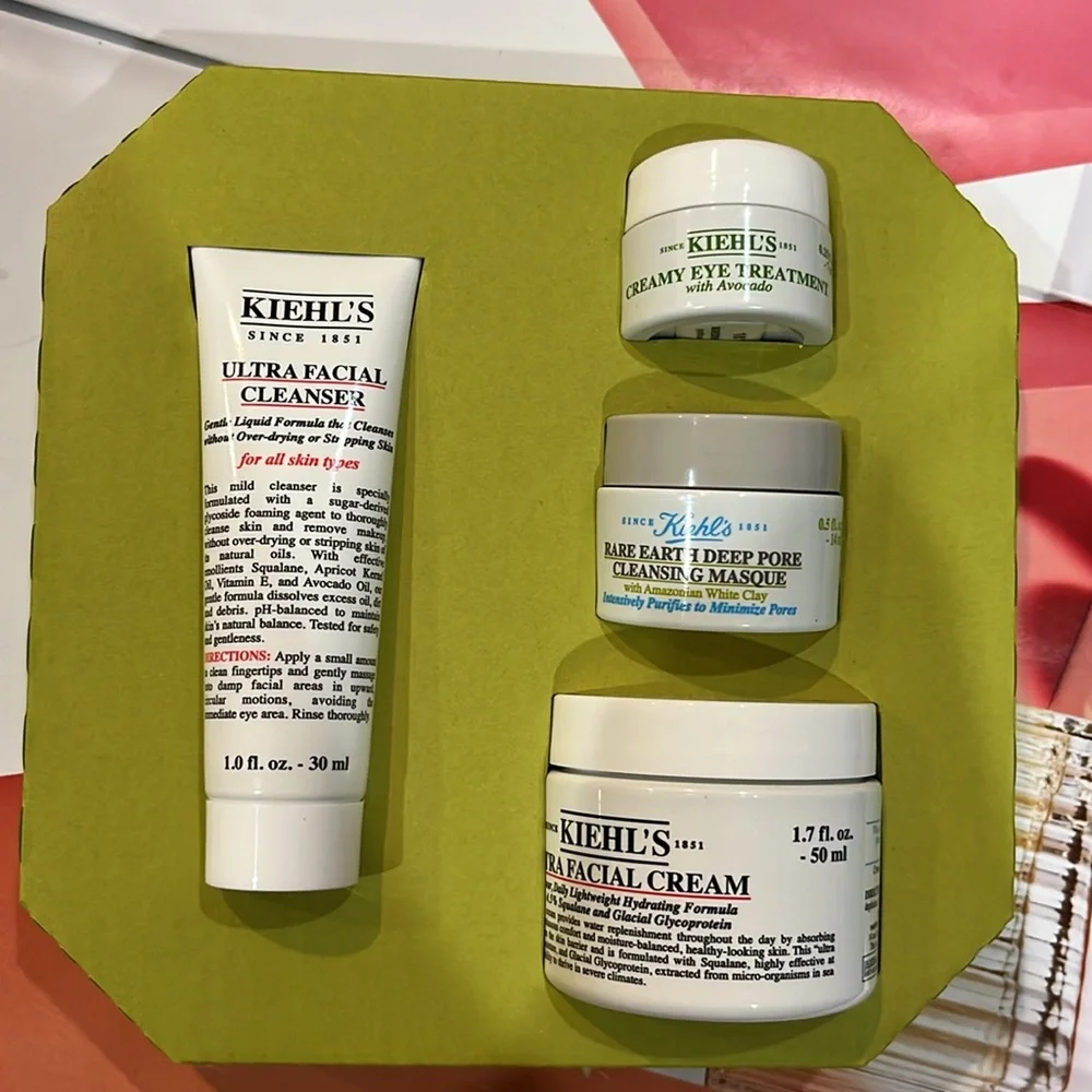 Kiehl's Skincare Staples Gift Set with free bag (cleanser / eye/ face/ mask)